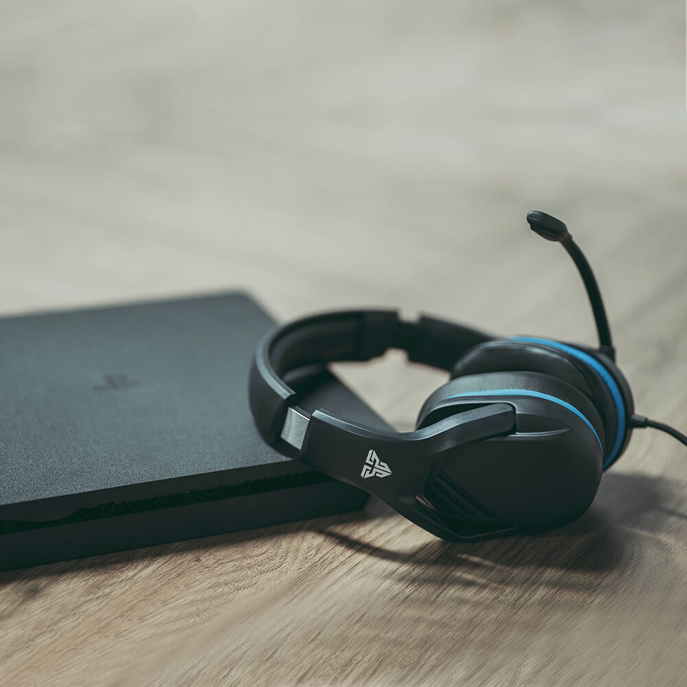 Black Modern Over-Ear Gaming Headset Mic Stereo 3.5mm Jack Picture